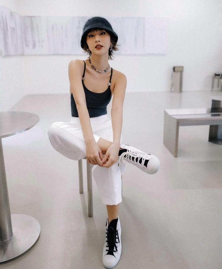 Kỳ Duyên, Thảo Nhi Lê mix đồ hack dáng với quần âu trắng-5