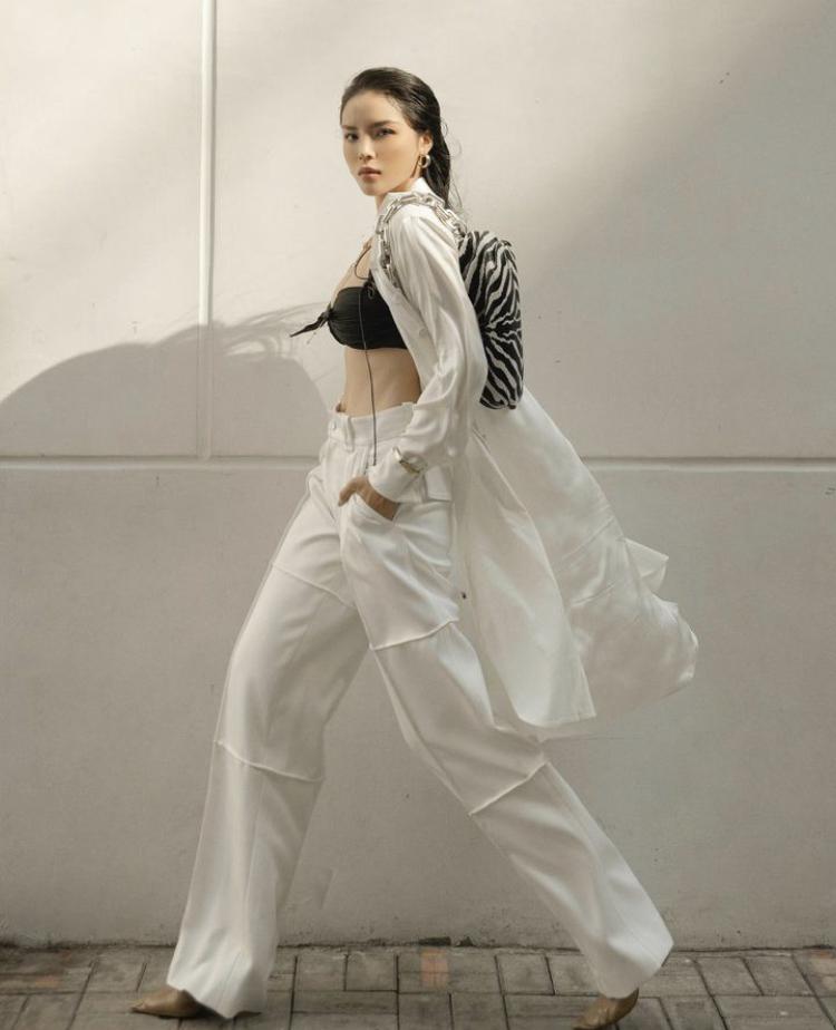 Kỳ Duyên, Thảo Nhi Lê mix đồ hack dáng với quần âu trắng-2