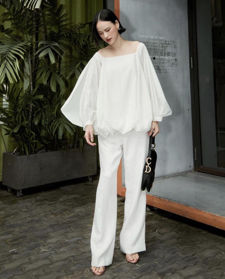 Kỳ Duyên, Thảo Nhi Lê mix đồ hack dáng với quần âu trắng-10