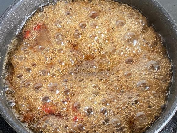 Cơm nguội tưởng bỏ đi được biến tấu thành món ăn thơm phức, giòn tan-6