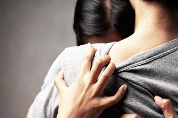 Nghe tiếng động phòng bảo mẫu, vợ tỉnh giấc mộng hôn nhân-2