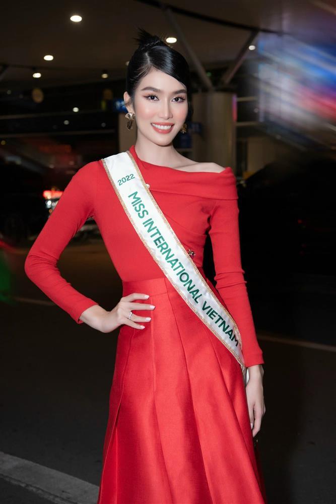 8 nàng hậu tiễn Phương Anh lên đường thi Miss International 2022-2