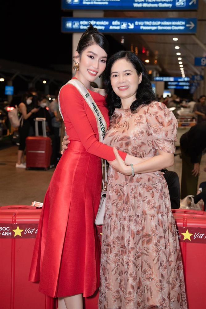 8 nàng hậu tiễn Phương Anh lên đường thi Miss International 2022-4