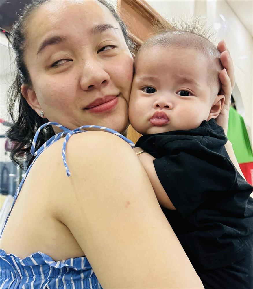 Lê Dương Bảo Lâm 1 nách 3 con, ảnh hậu trường khó đỡ-4