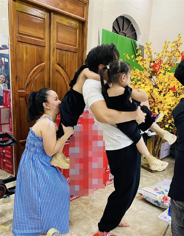 Lê Dương Bảo Lâm 1 nách 3 con, ảnh hậu trường khó đỡ-6