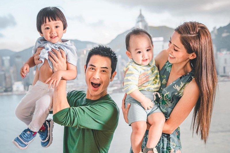 Vợ Trịnh Gia Dĩnh bầu vượt mặt vẫn mê giày cao, hoạt động mạnh-8