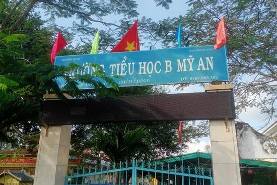 Xôn xao hiệu trưởng gửi ảnh khỏa thân để 'doạ' người tình