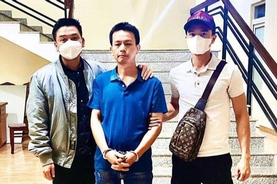 Người trốn truy nã suốt 17 năm bị phát giác từ chuyện lạ