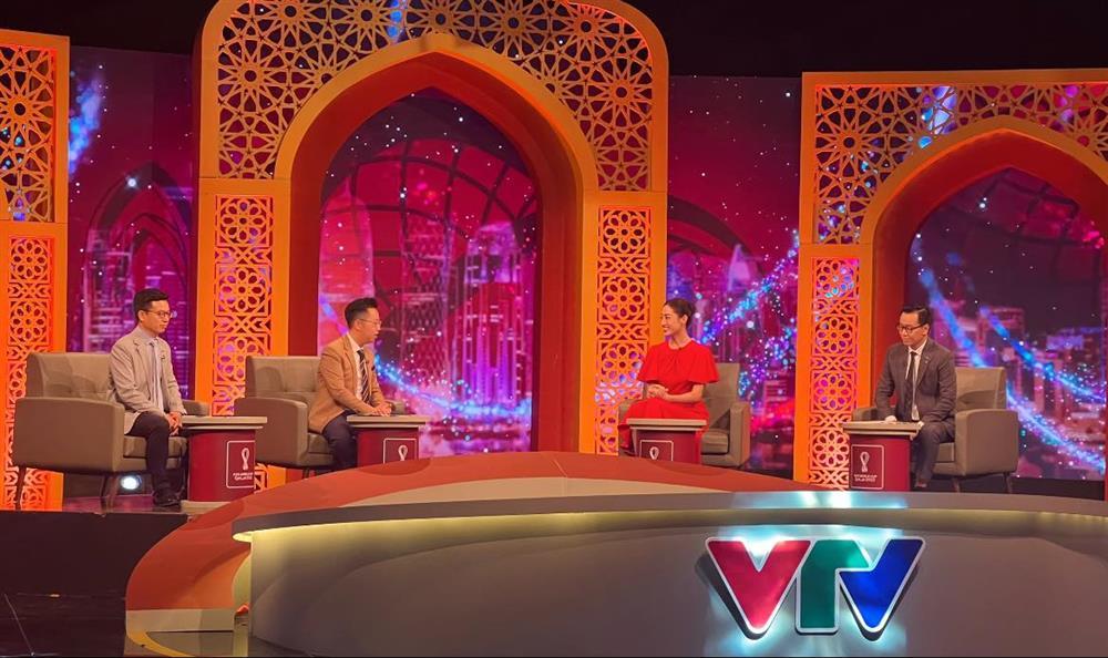 Đỗ Thị Hà, Lương Thùy Linh mặc nền nã khi lần đầu bình luận bóng đá-3