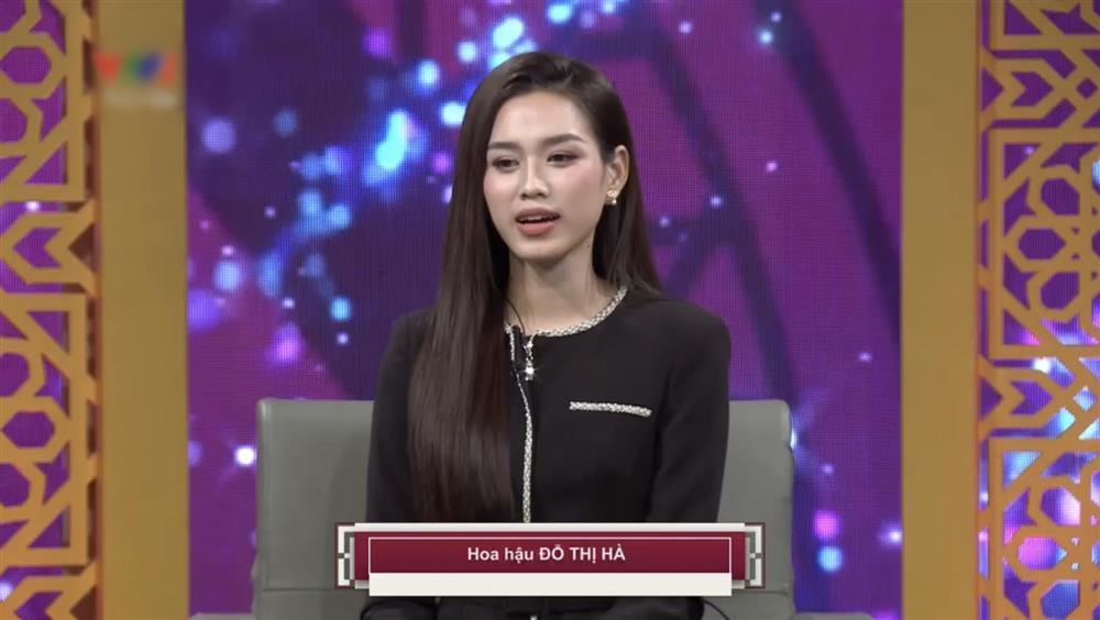 Đỗ Thị Hà, Lương Thùy Linh mặc nền nã khi lần đầu bình luận bóng đá-4