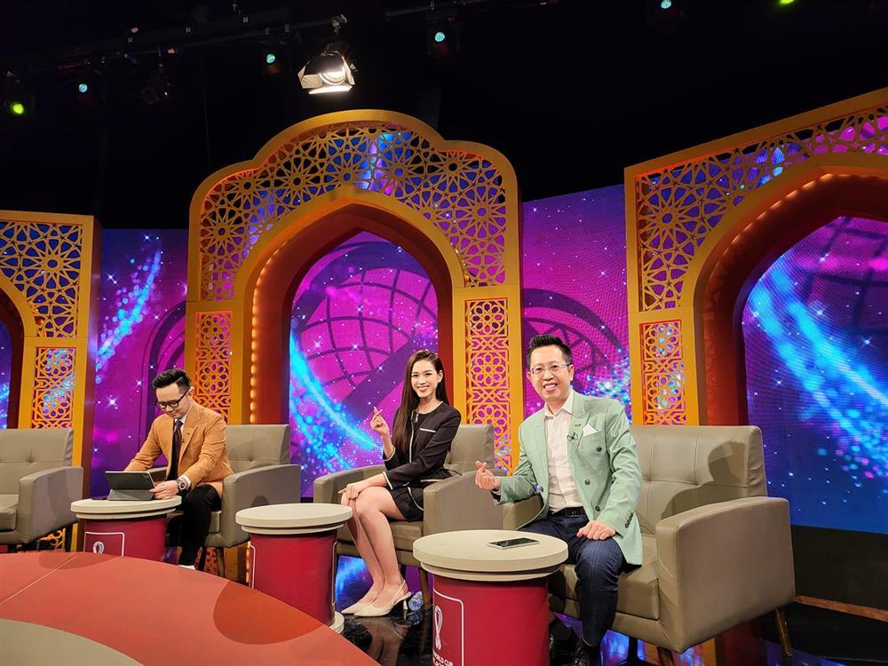 Đỗ Thị Hà, Lương Thùy Linh mặc nền nã khi lần đầu bình luận bóng đá-5