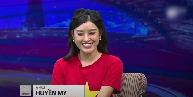 Đỗ Thị Hà, Lương Thùy Linh mặc nền nã khi lần đầu bình luận bóng đá-9