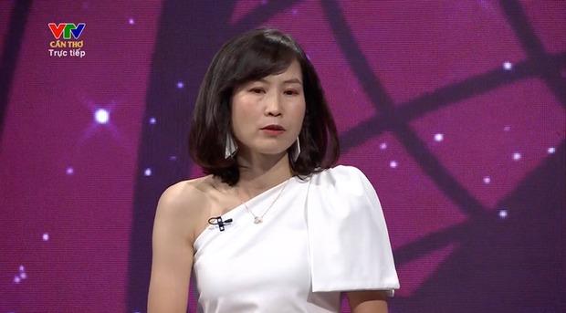 Đỗ Thị Hà, Lương Thùy Linh mặc nền nã khi lần đầu bình luận bóng đá-6