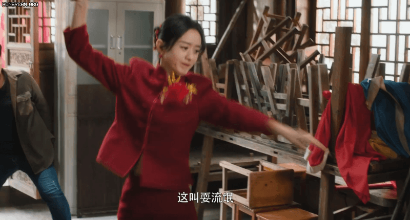 Triệu Lệ Dĩnh bị tố cáo là người cục súc, lại còn dám hành hung người khác?-1