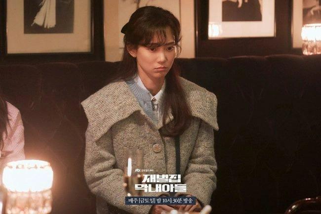 Thảm như nữ chính của Song Joong Ki: Lên sóng vài phút, mất spotlight-3