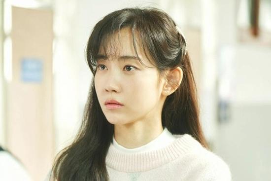 Thảm như nữ chính của Song Joong Ki: Lên sóng vài phút, mất spotlight