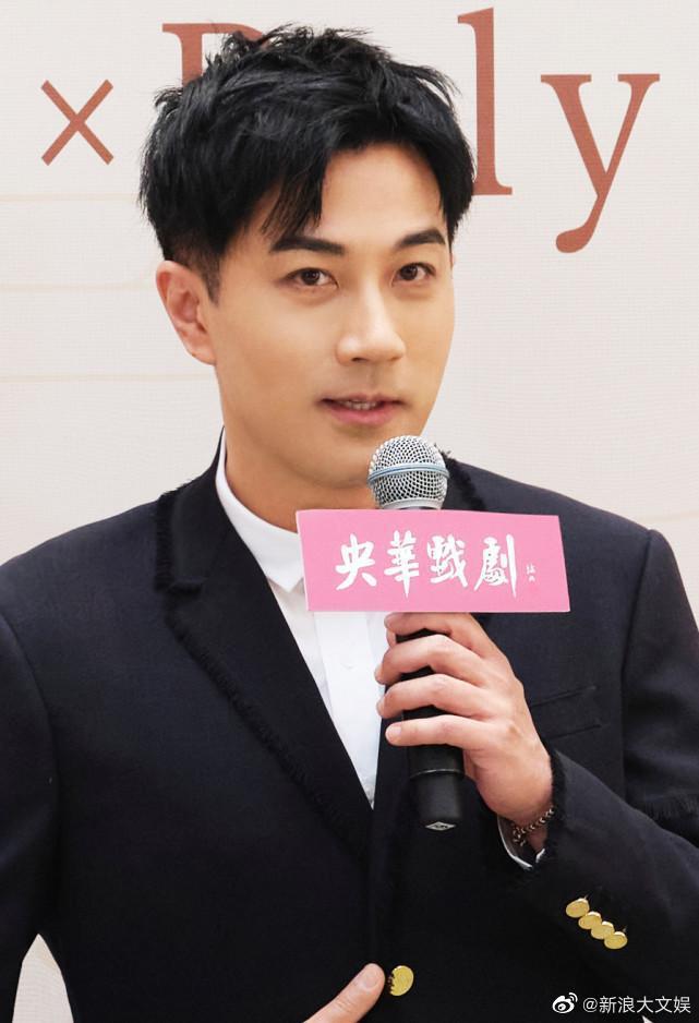 Lưu Khải Uy và tình mới Lý Hiểu Phong show đồ đôi-4