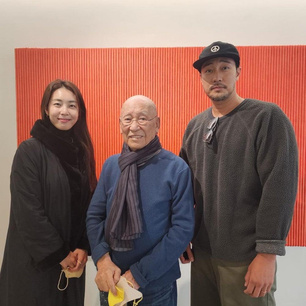 Lần đầu tiên So Ji Sub công khai mặt vợ sau 2 năm kết hôn-1