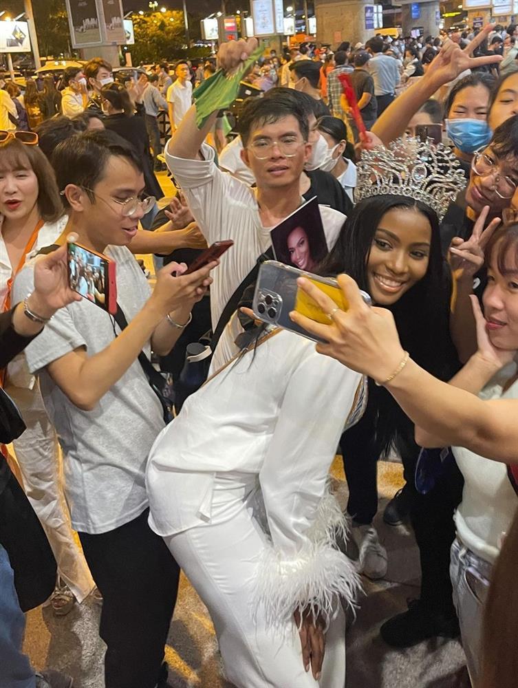 Miss Supranational 2022 đến Việt Nam, khoe sắc bên NTK Tuyết Lê-10