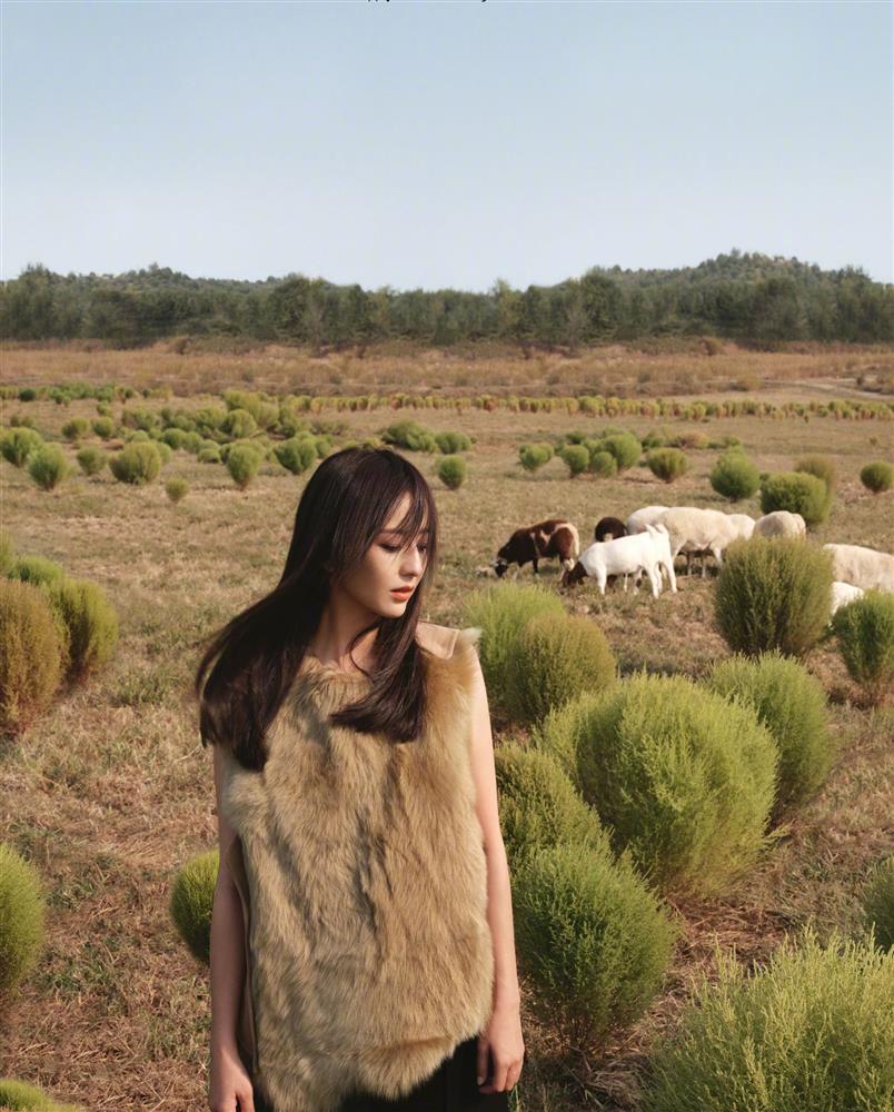 Đồng Lệ Á hack tuổi với phong cách mùa đông chất lừ-2