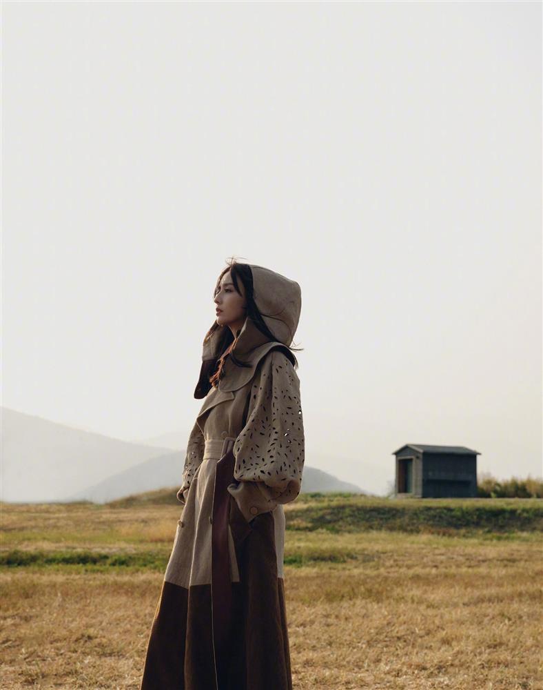 Đồng Lệ Á hack tuổi với phong cách mùa đông chất lừ-5