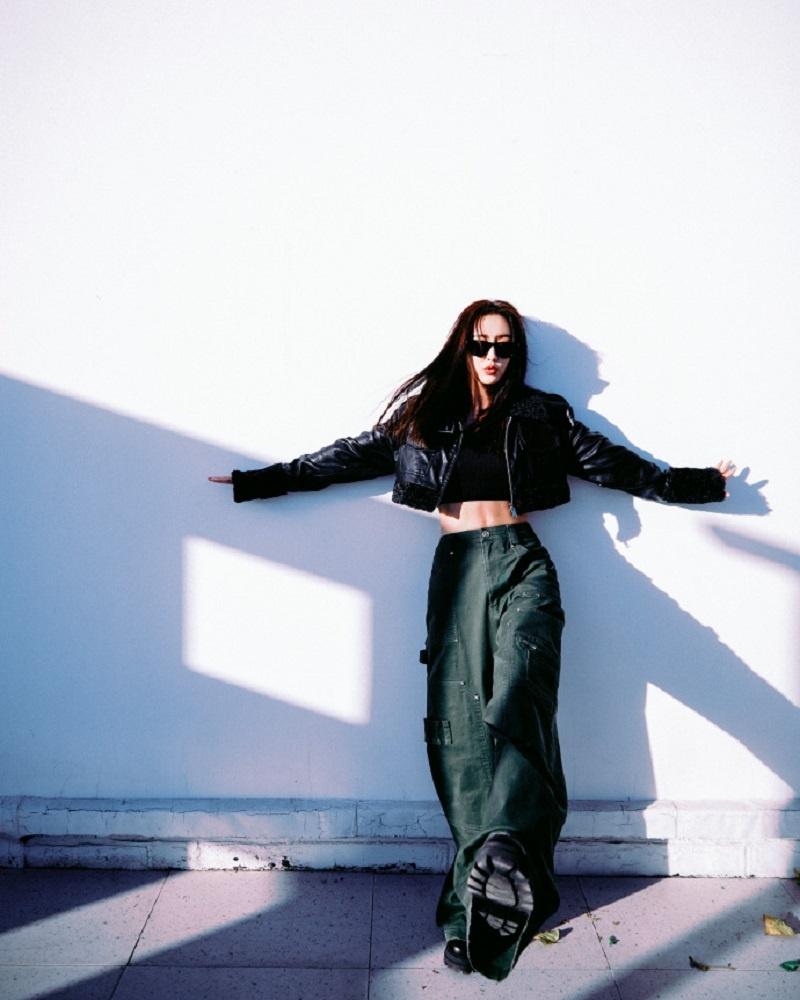 Đồng Lệ Á hack tuổi với phong cách mùa đông chất lừ-7