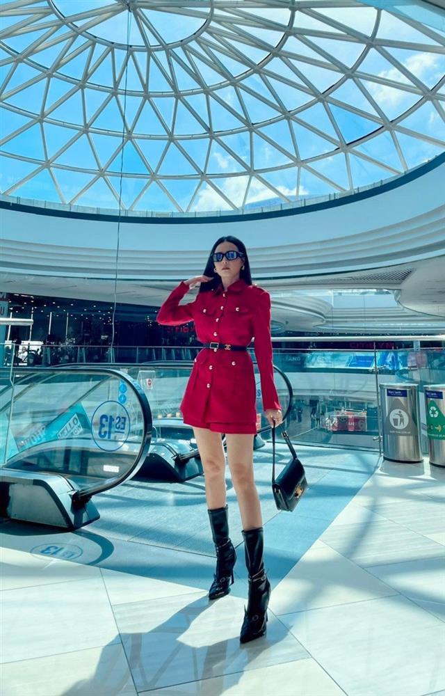 Midu giản dị ra phố cũng phải diện set đồ cả trăm triệu-7