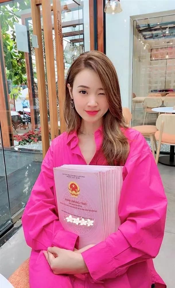 Midu giản dị ra phố cũng phải diện set đồ cả trăm triệu-10