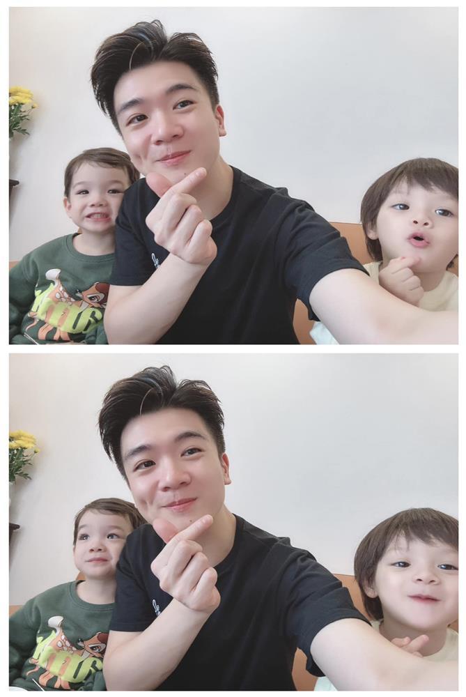 Cặp cháu nội song sinh của bầu Hiển càng lớn càng yêu-1