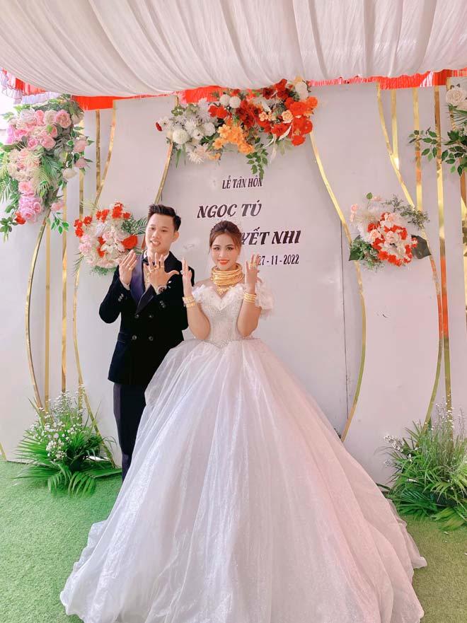 Cô dâu Kiên Giang than lấy chồng là gánh nặng vì đeo nhiều vàng-1