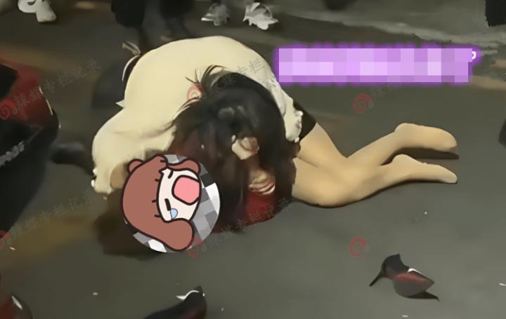 Vợ đánh ghen, phản ứng siêu hèn của chồng khiến dân mạng ngán ngẩm-1