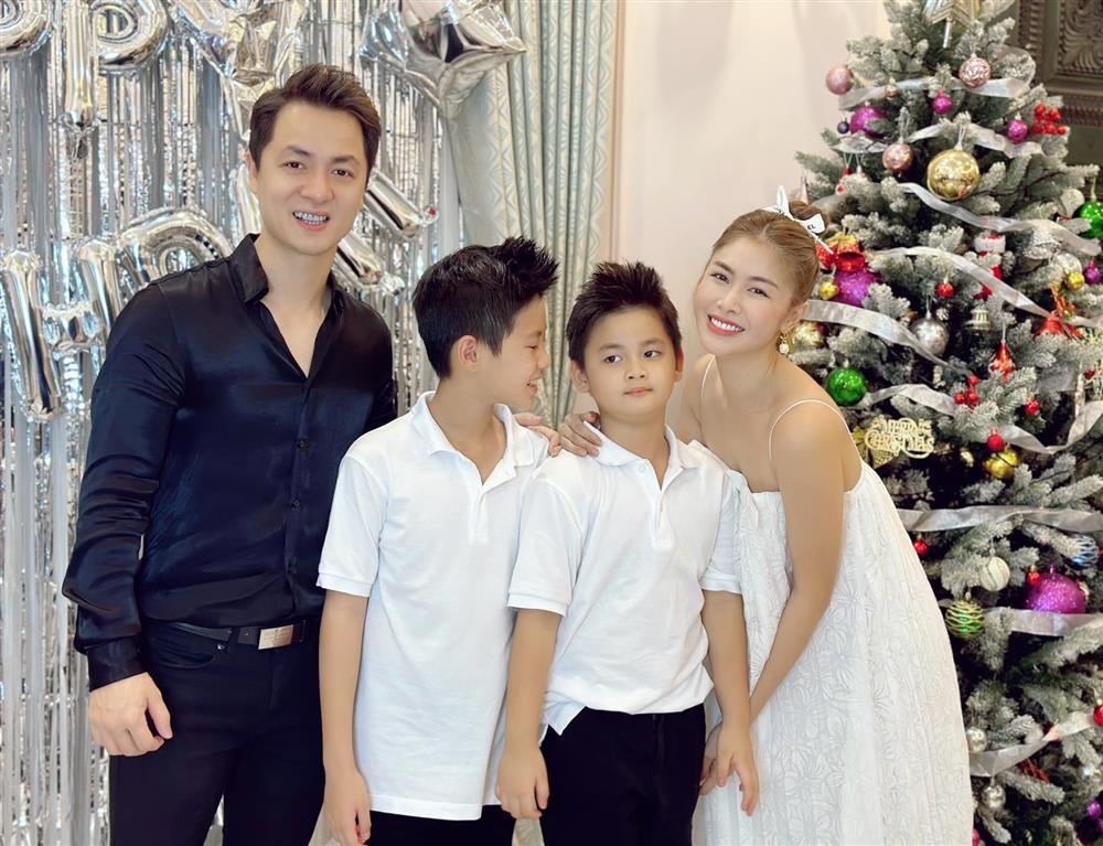 Tin showbiz Việt ngày 29/11: Chồng Đỗ Mỹ Linh khoe một năm mãn nguyện-3