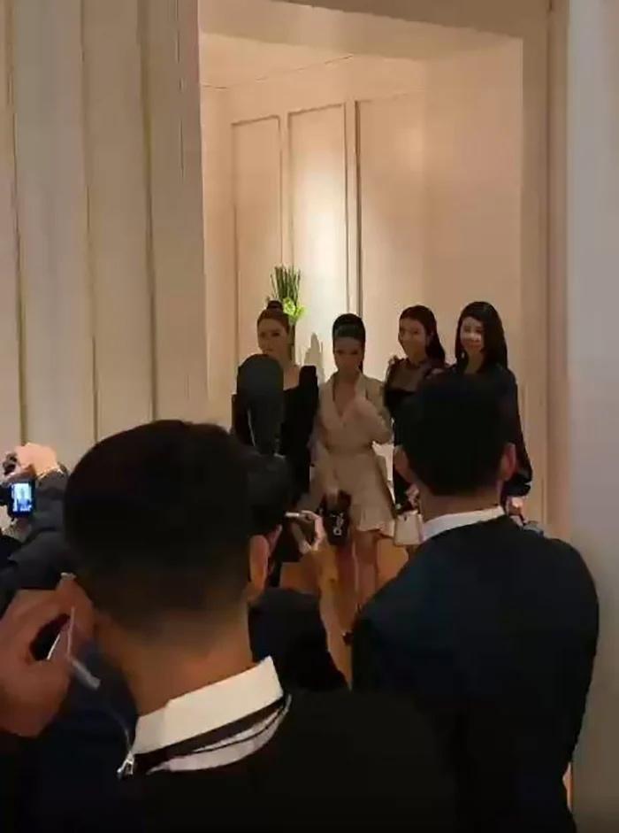 Đoàn Di Băng mang dàn vệ sĩ đi sự kiện, nhan sắc lại bị soi-3