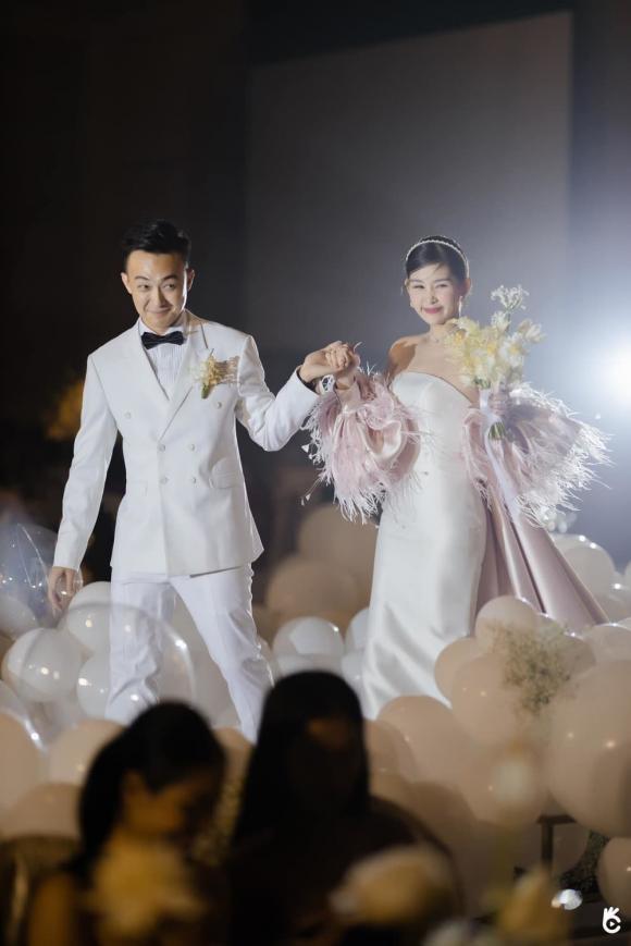 Lê Âu Ngân Anh đội lại vương miện, phản ứng trái ngược khi xưa-8