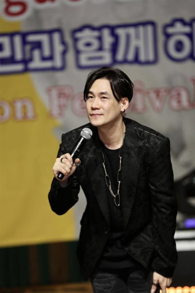 Khánh Phương sống sang chảnh trong biệt thự 200 tỷ đồng-6