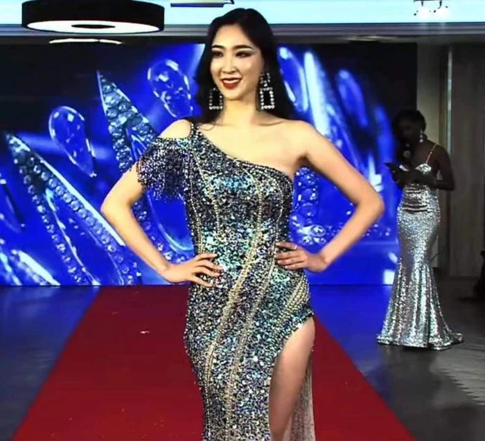Tân Miss Earth 2022 mặc lại đầm 3.000 USD của Hương Giang-9