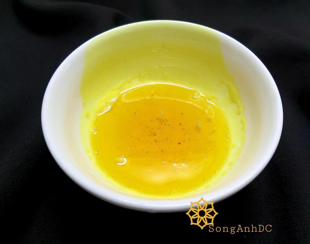 Gái đảm bật mí cách làm gà ủ muối vừa ngon, vừa mọng nước-5