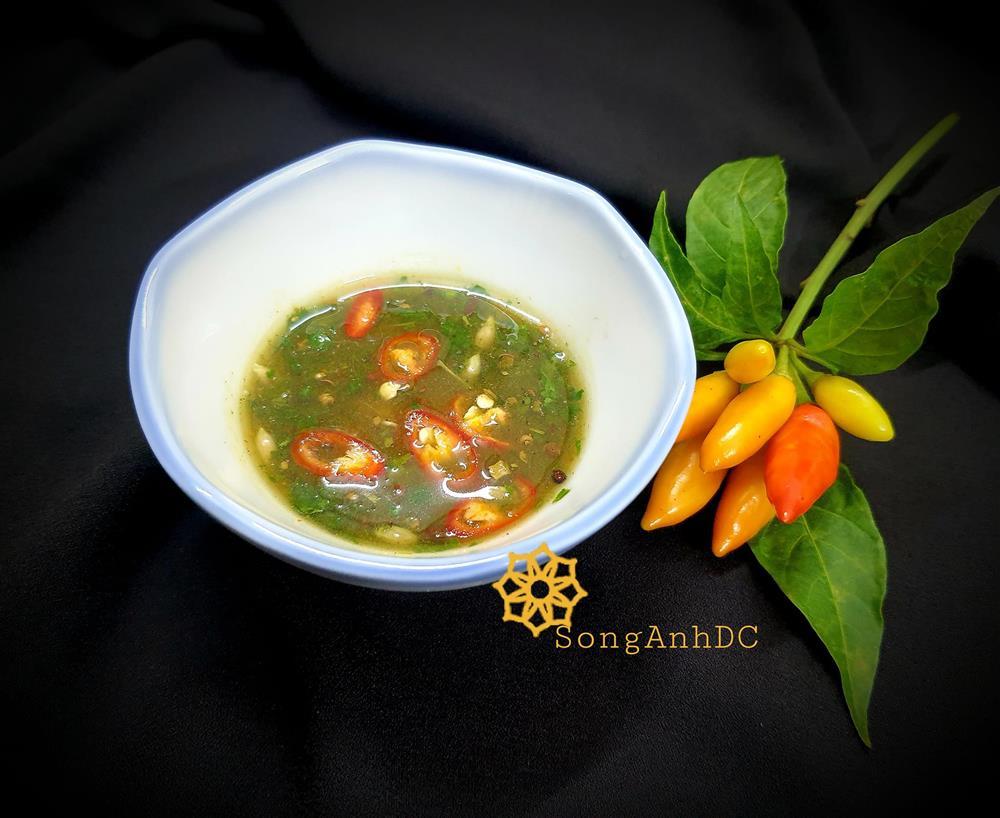 Gái đảm bật mí cách làm gà ủ muối vừa ngon, vừa mọng nước-7