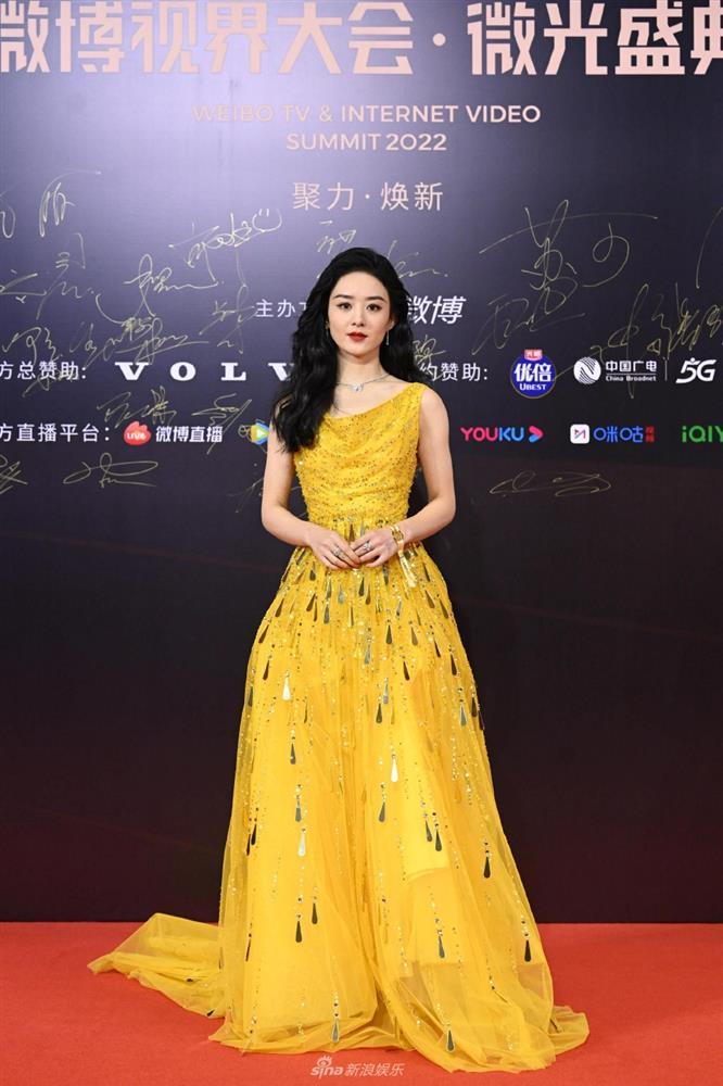 Triệu Lệ Dĩnh đứng tuổi, Tiêu Chiến mất phong độ ngoại hình-1