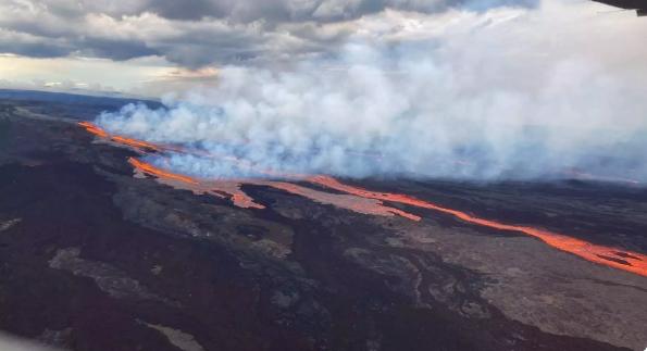 Hình ảnh ám ảnh về ngọn núi lửa đang hoạt động lớn nhất thế giới-1