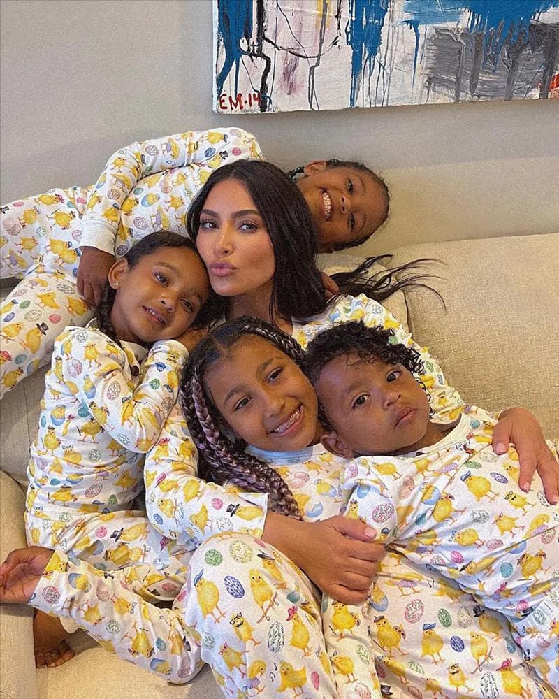 Kanye West hoàn tất ly hôn Kim Kardashian, trả tiền nuôi con 5 tỷ mỗi tháng-2