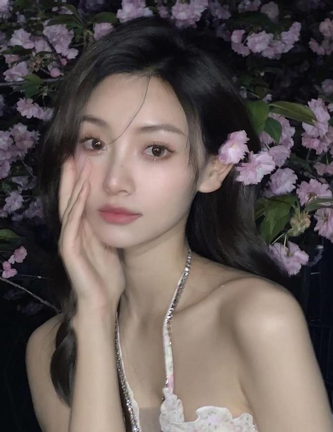 Nữ MC dẫn sóng World Cup gây nghẽn mạng vì quá xinh đẹp-6