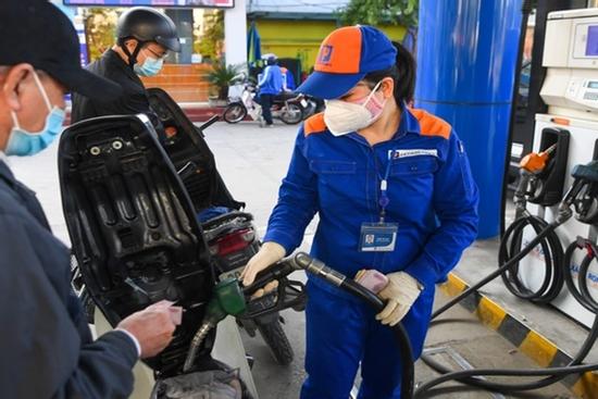 Giá xăng dầu sắp giảm, có loại giảm gần 1.500 đồng/lít?