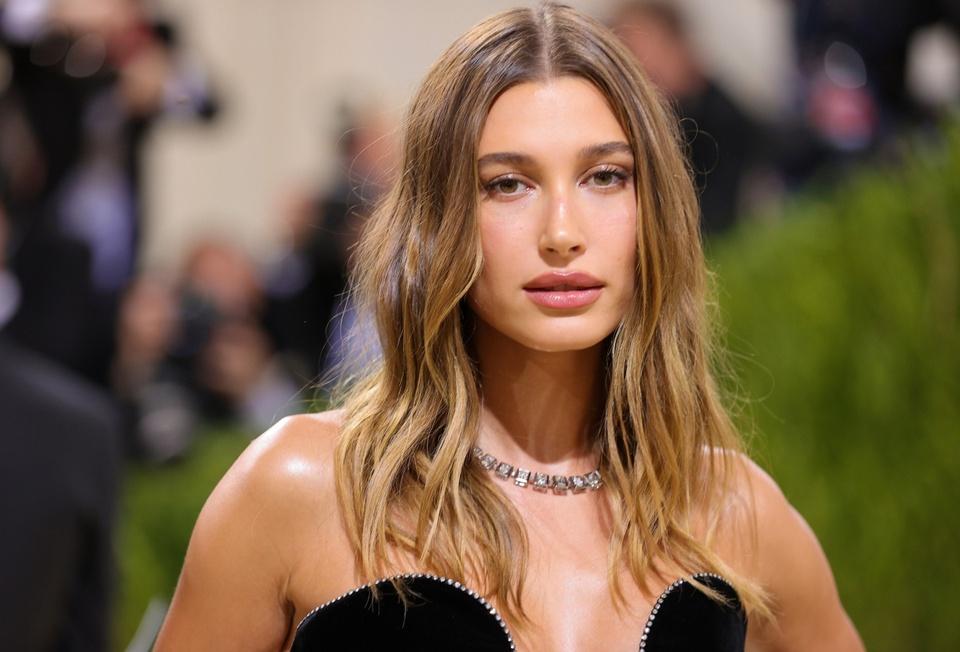 Hailey Bieber bị u nang buồng trứng-1