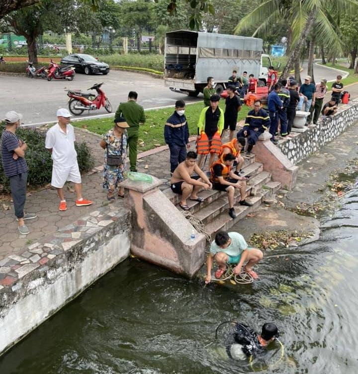 Tìm thấy thi thể bé trai rơi xuống hồ trong công viên Thống Nhất-3