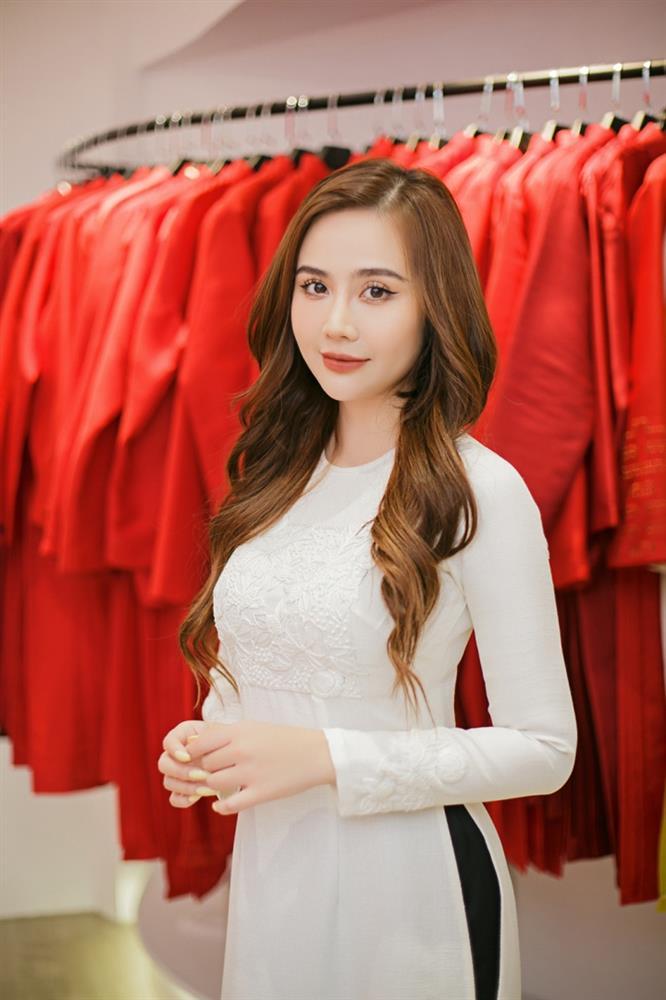 Huyền Lizzie lên tiếng về bộ ảnh chọn áo dài ăn hỏi với Đình Tú-7