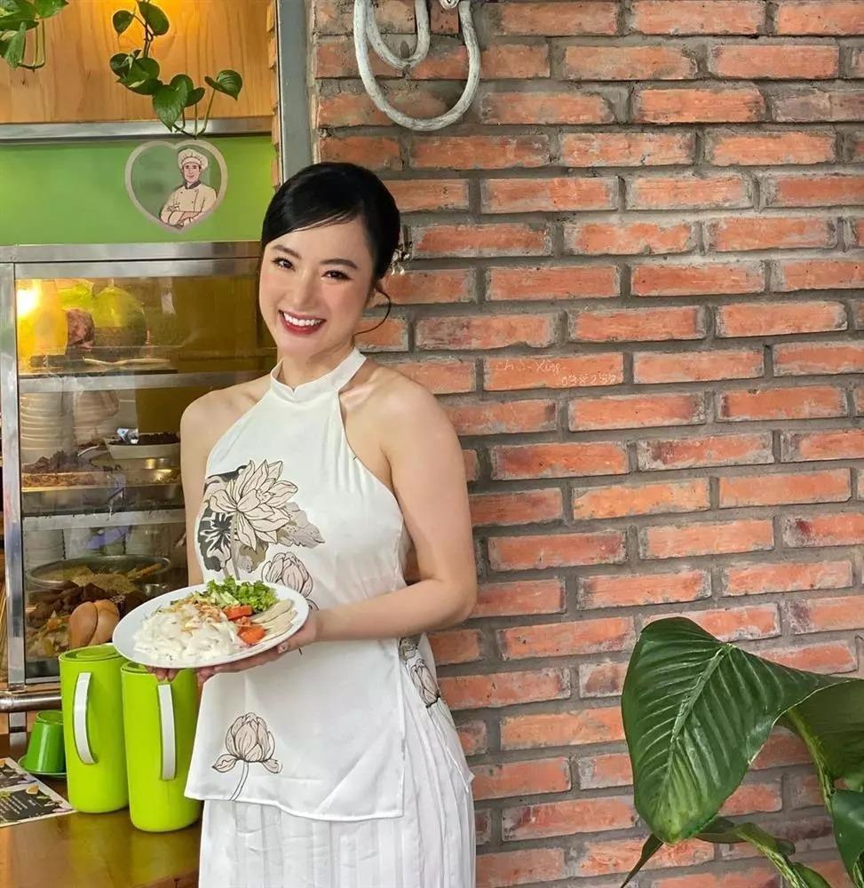 Angela Phương Trinh gây tranh cãi vì mặc áo yếm kém duyên-16