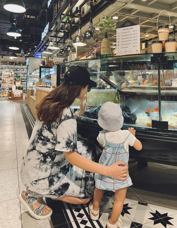 Phanh Lee khoe dáng sau 2 tháng sinh con cho chồng đại gia-4