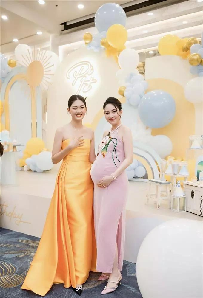 Á hậu Ngô Trà My sinh con thứ hai, khoe luôn gương mặt-4