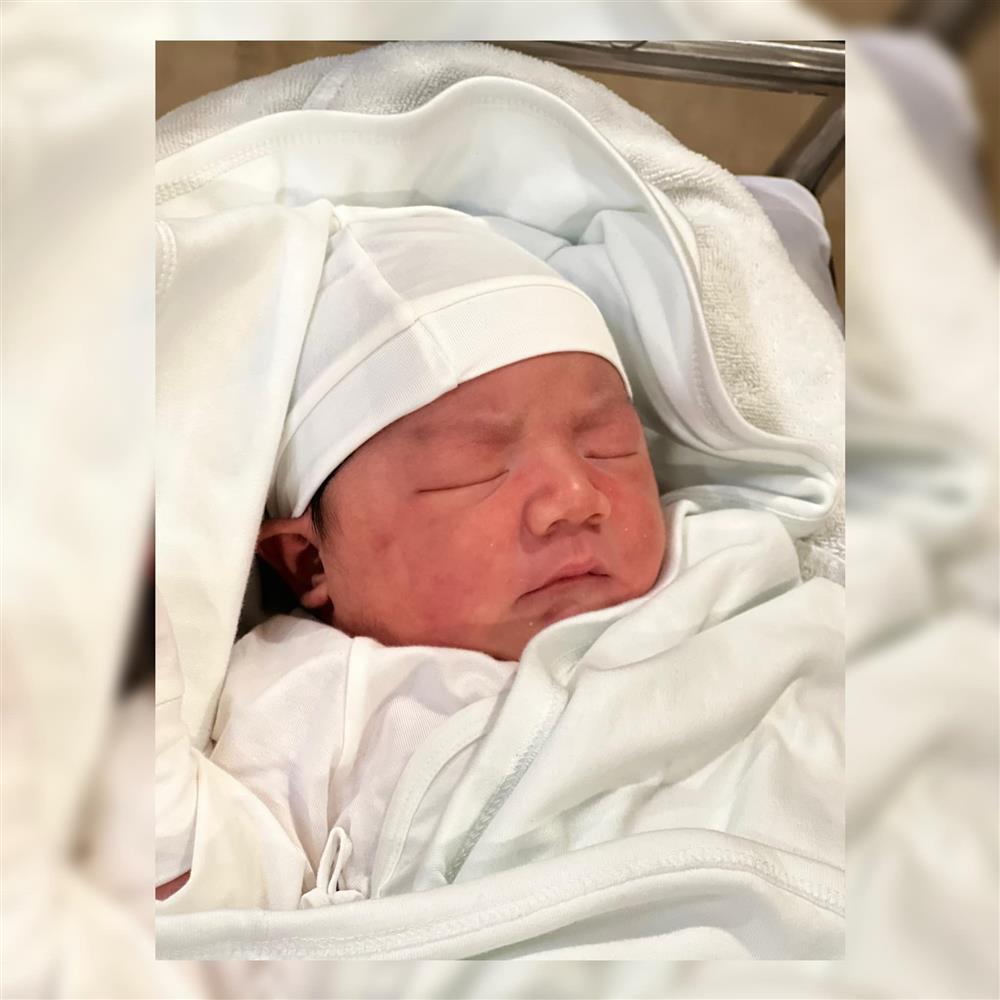 Á hậu Ngô Trà My sinh con thứ hai, khoe luôn gương mặt-1